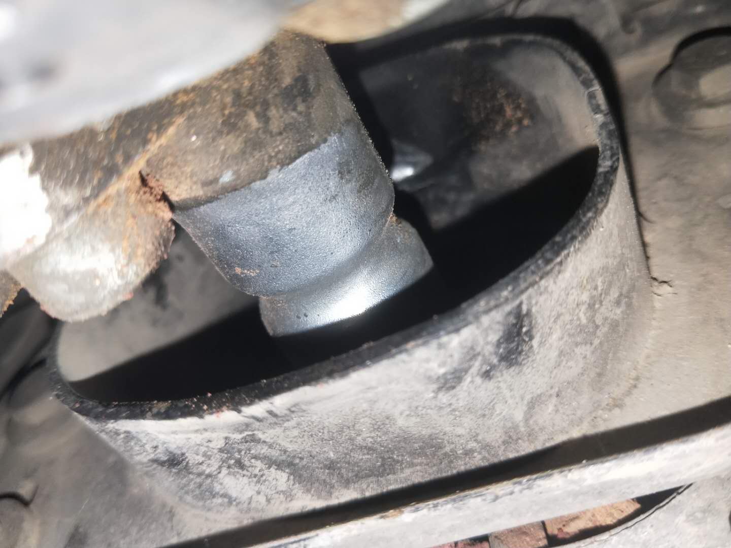 奥迪6缸2.8发动机通病,奥迪2.8v6发动机抖动缺缸