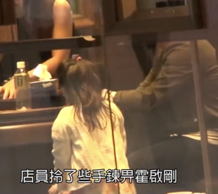 霍启刚晒与郭晶晶甜蜜合照,霍启刚为郭晶晶庆40岁生日