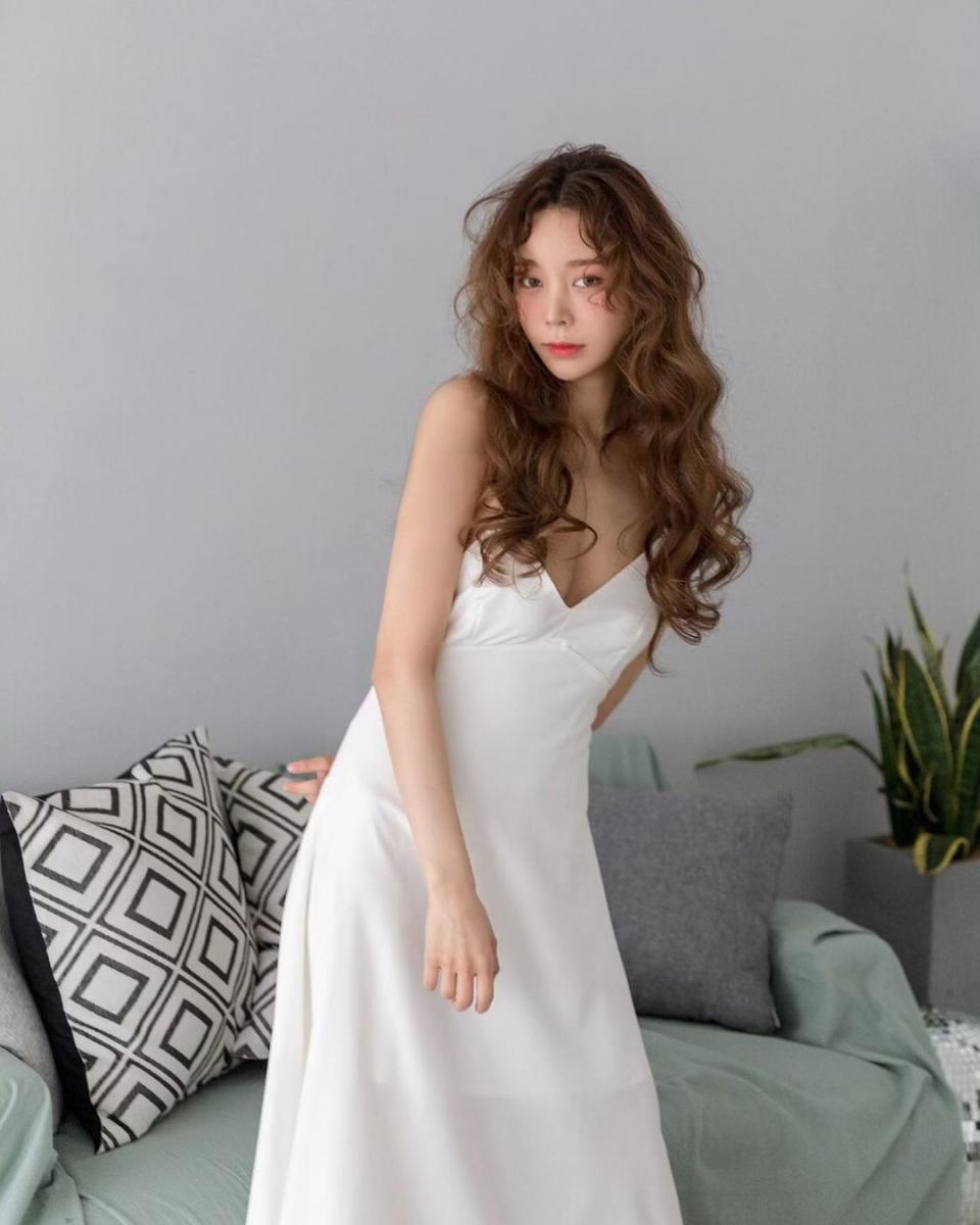 显白发色不用褪色就很好看的发色,发色推荐显白高级夏季