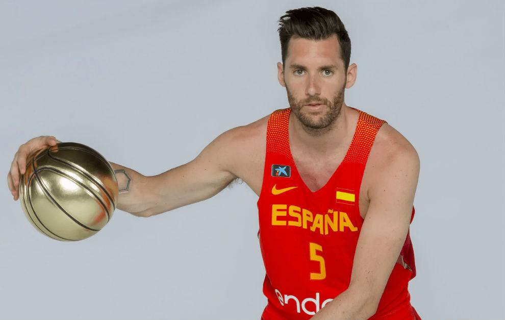 美国男篮奥运12人最新名单,奥运男篮历史15大巨星排名