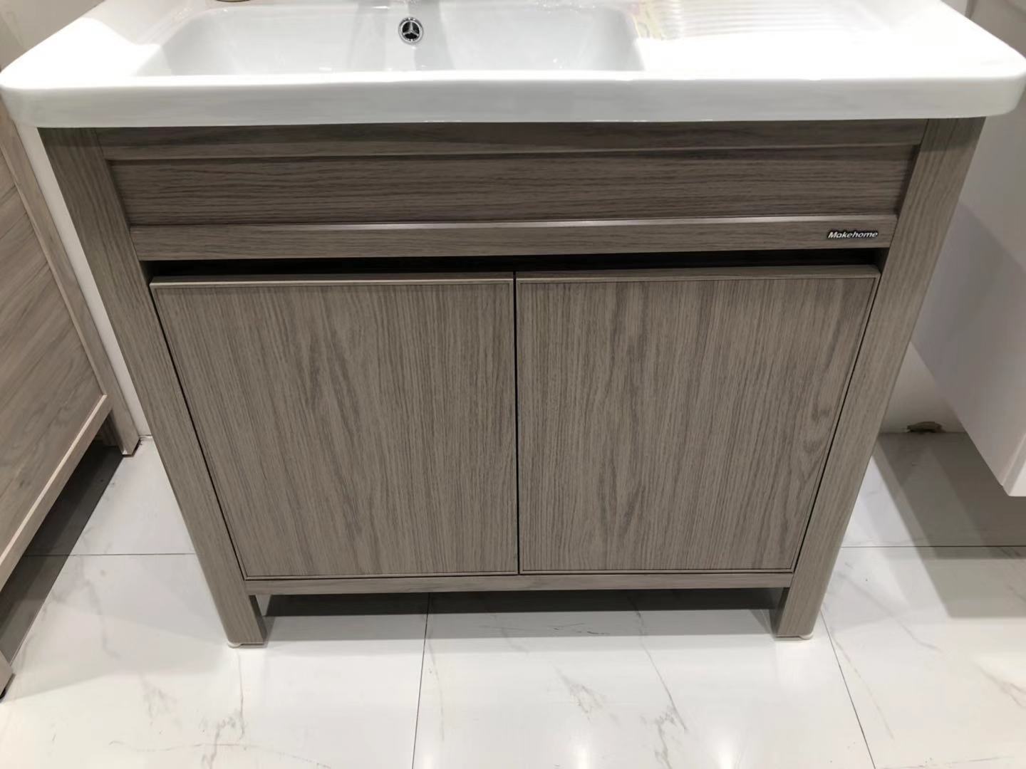 卫生间浴室柜马桶淋浴房搭配,卫生间淋浴房马桶洗手盆如何布置