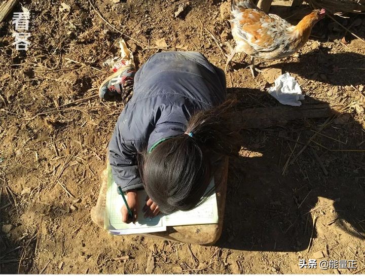 为了逃离包办婚姻，她们前往深圳打工赎身