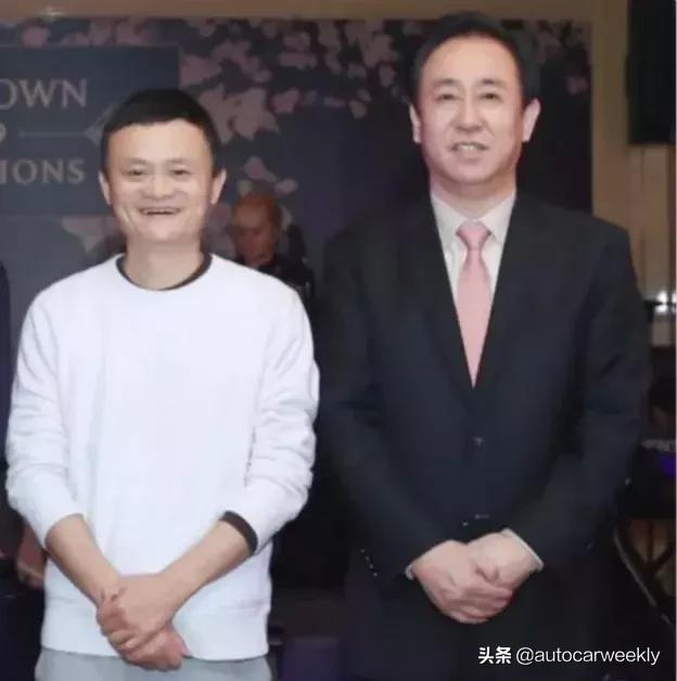 卫衣紧身怎么穿,卫衣装法