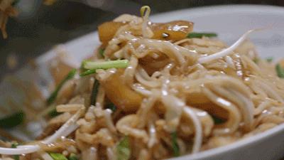 饿着肚子看美食对身体好吗,饿着肚子看别人吃饭的危害