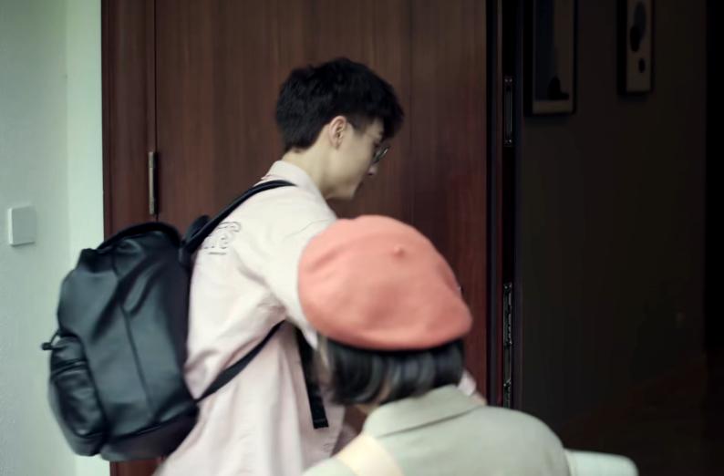 面对同一个单身暖男，两个高情商女人的不同选择