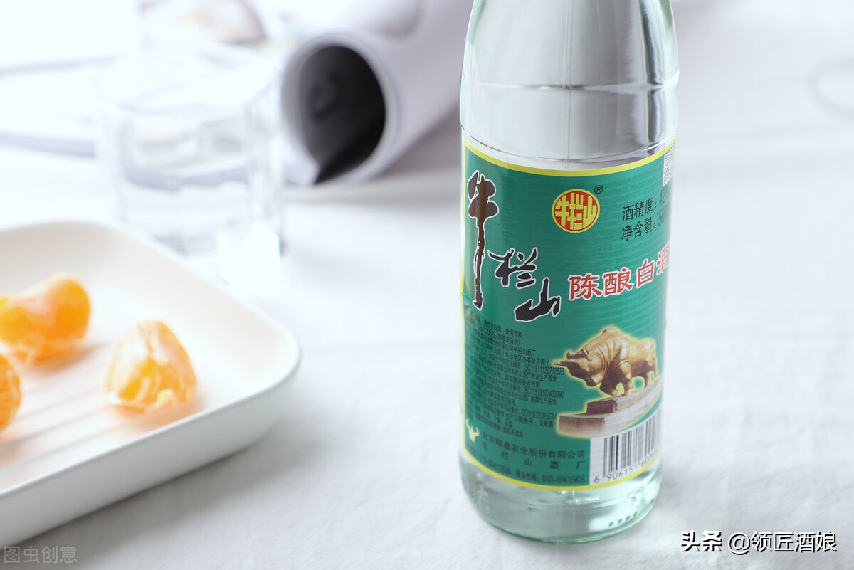 牛栏山陈酿酒少了个白字是假酒吗,牛栏山假酒怎么鉴别