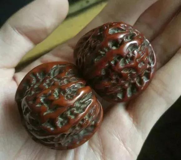 文玩核桃脏了清洗方法,盘了五年的核桃