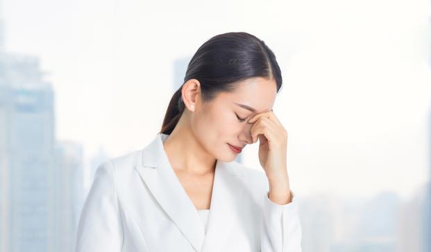 一眨眼眼睛就酸胀痛怎么回事,玩手机时间长了眼睛难受怎么解决