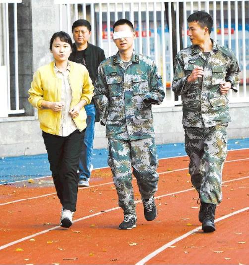 为了谁杜富国一等功,一等功臣杜富国回家视频