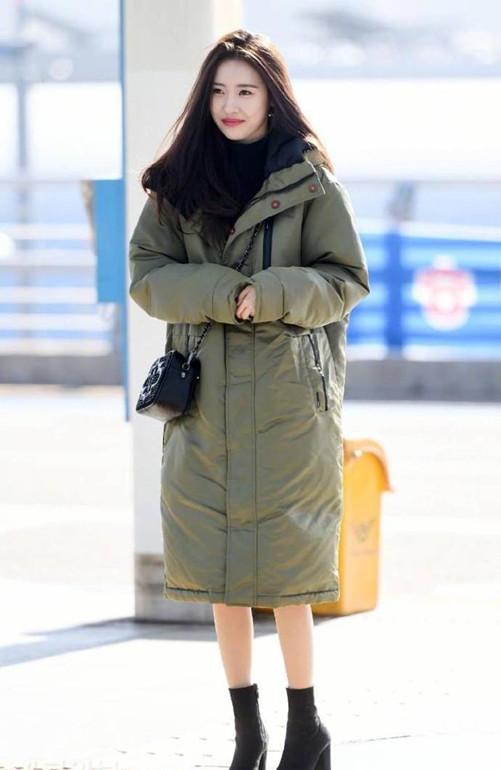 杨紫宋轶,宋轶羽绒服粉色