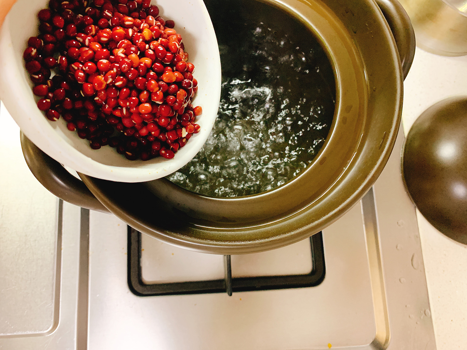 泡好的红豆怎么煮容易熟,怎样煮红豆既软烂还不开花