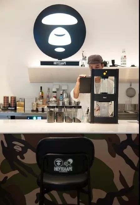 服装人要哭了！年利润4亿、估值90亿的喜茶竟然跨界服装行业？