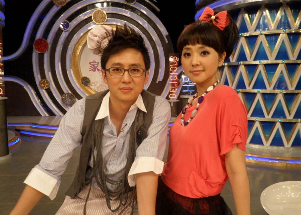 河北台女主持人名单全部,她曾是央视著名的女主持人