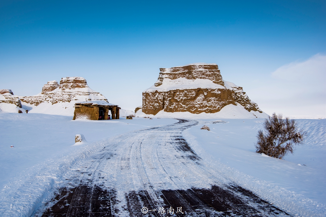 *疆新**克拉玛依有座魔鬼城,风过石缝像狼嚎,拍过电影获得奥斯卡