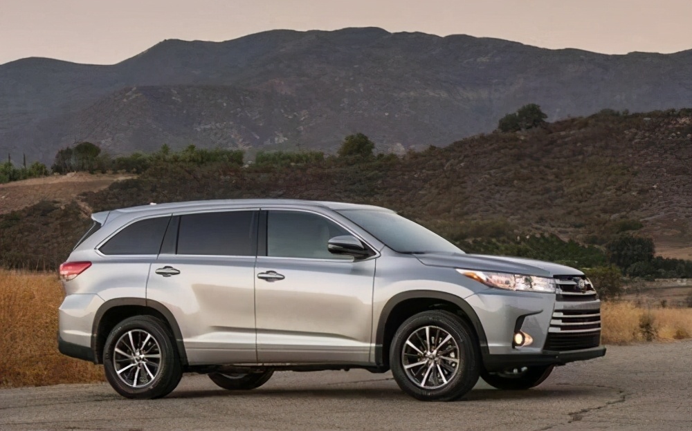 27.88万汉兰达配置,汉兰达卤素大灯改成led好吗