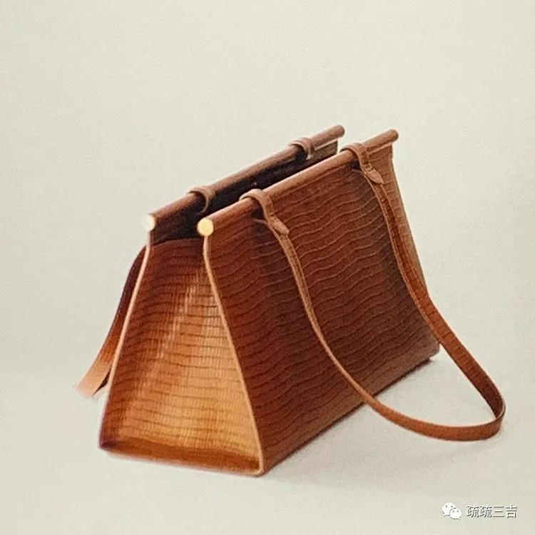 韩剧小女孩背个斜挎包,小众轻奢女士包袋