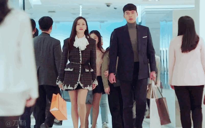 孙艺珍穿的什么牌子的鞋,孙艺珍的凉鞋