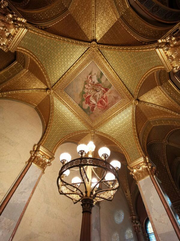 匈牙利的首都,当年陈强曾到此,两个儿子取名“布达”“佩斯”