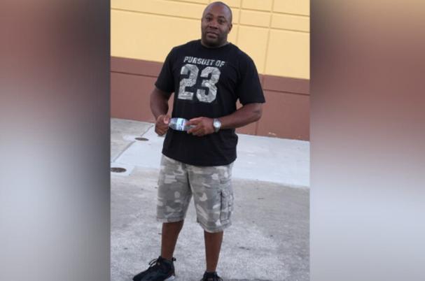 美国男子水下求婚女友,外国男子向二婚女友求婚