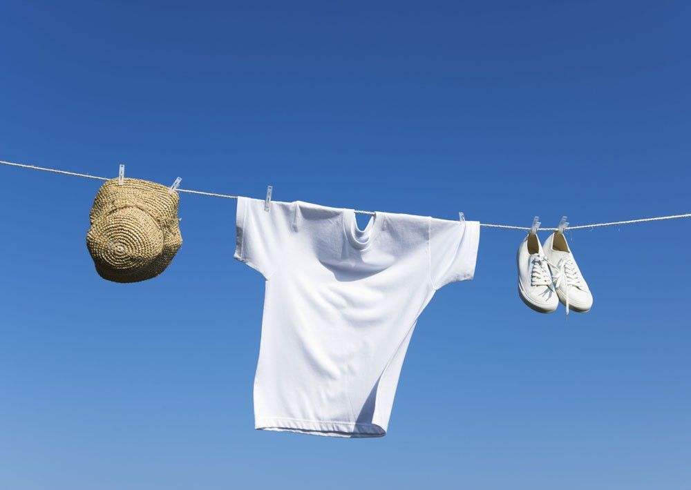 白衣服发黄变白最快最简单的方法,时间久泛黄的白衣服怎样洗白