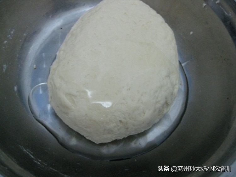 自家炸油条面的做法,家庭自制老面发面油条的做法