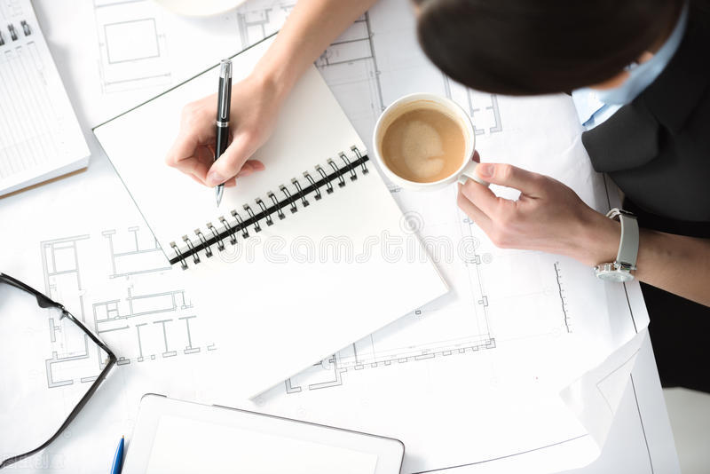 美容导师每天的工作流程,美容导师工作内容怎么写