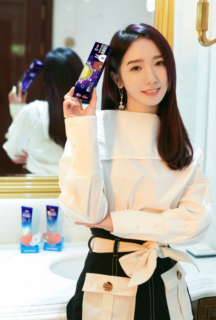 孟美岐同款LineFriends联名：布朗熊和可妮兔CP，“大朋友”也很爱