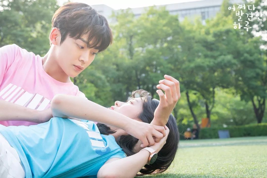 十月开播的韩剧，一个月的笑点要被这部剧承包