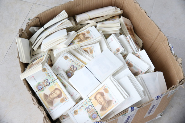 快递查到假币案,警察破获假钞案