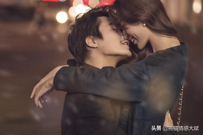 超感人！老婆挺着肚子回家，却听到老公房间的轻微*吟呻**声