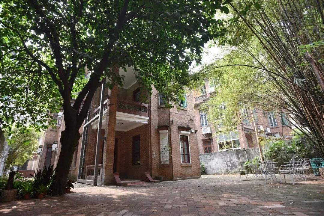 不管是出租屋还是自己存款买的小房住的舒心才是生活