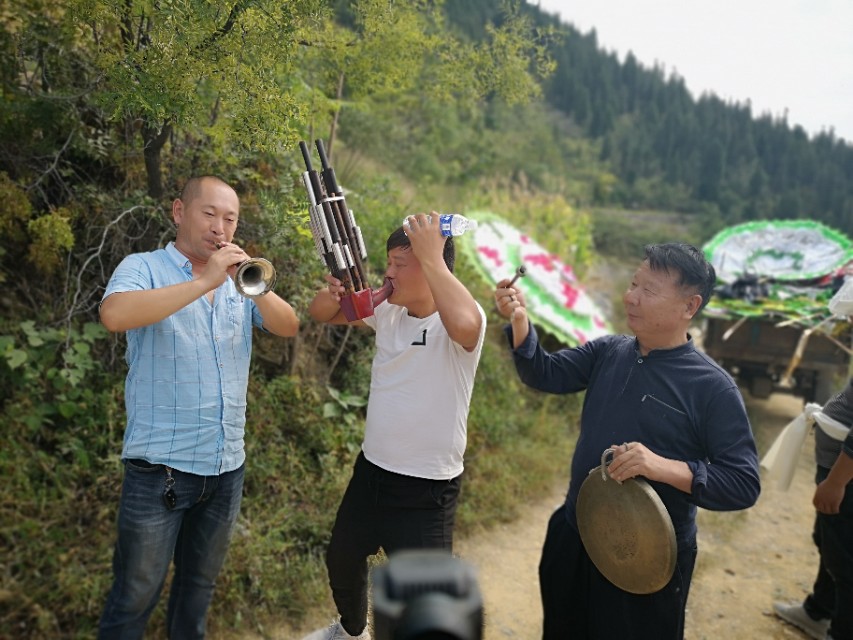 不火化直接土葬违法吗,不火化直接土葬会有什么处罚