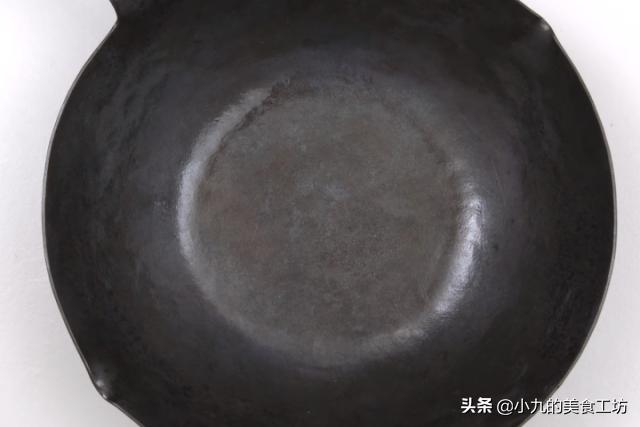 怎么才能让生锈的铁锅焕然一新,大厨教你烫新铁锅保准不易生锈