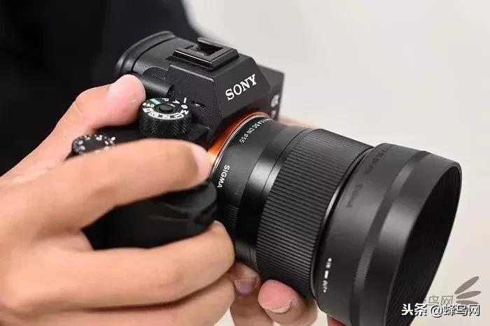 无反都是全画幅吗,无反就是微单吗