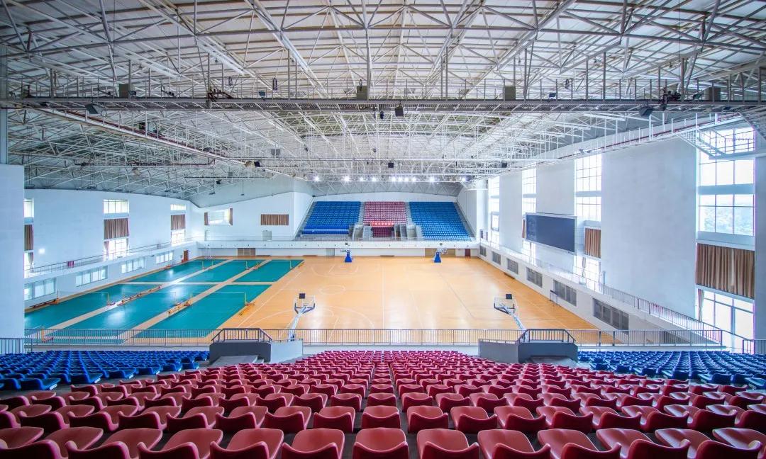 占地面积超过三千亩的大学校区,占地3000平方米学校