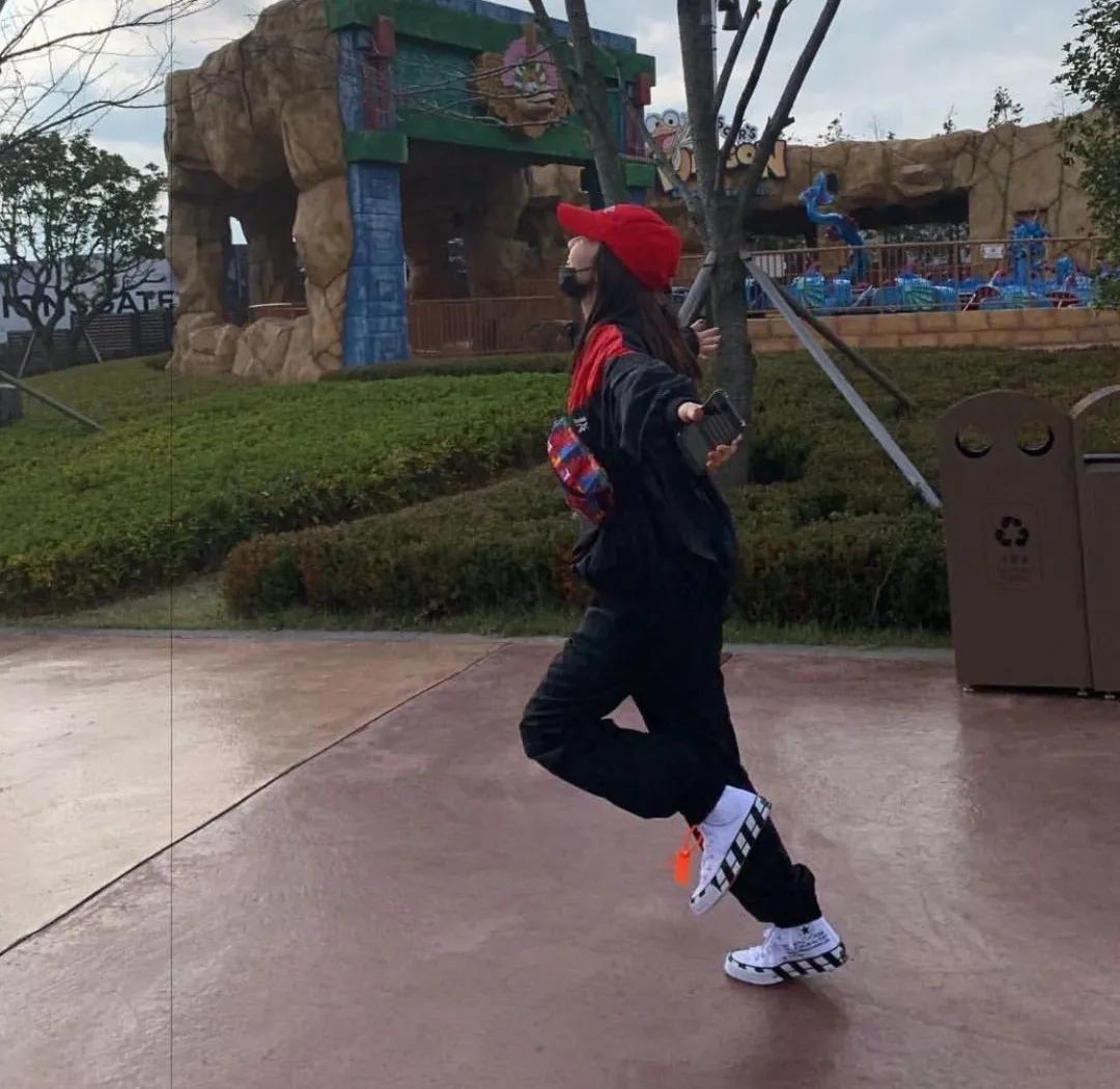 易烊千玺权志龙同款鞋,易烊千玺权志龙造型