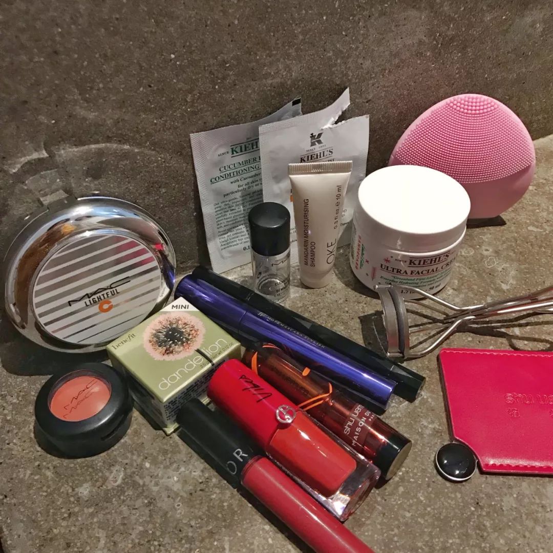 编辑部化妆包大公开,新年出行这样带就够了!