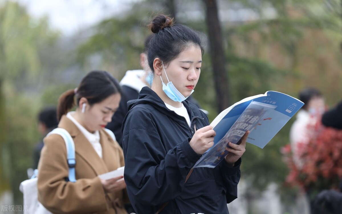 选调生非定向和定向的区别,定向选调生与省考公务员的区别