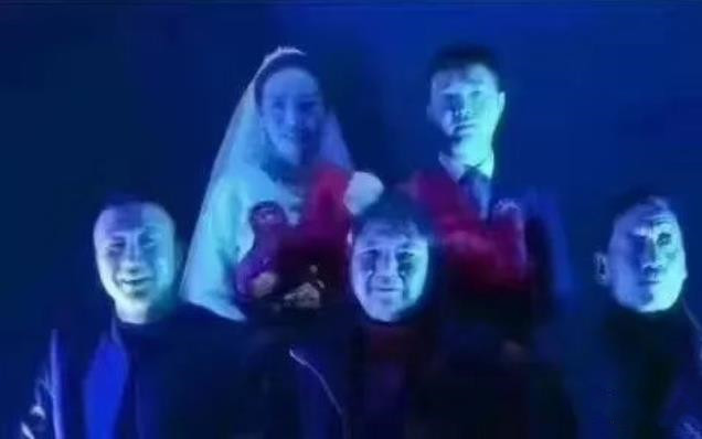 最失败全家福爆笑视频,结婚照翻车视频