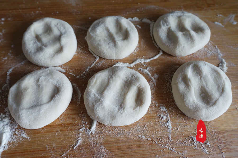 又白又大汁水四溢的包子,又软又好吃的包子
