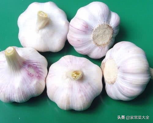 腌糖醋蒜一斤大蒜要放多少醋呢,腌糖蒜用多少盐和醋