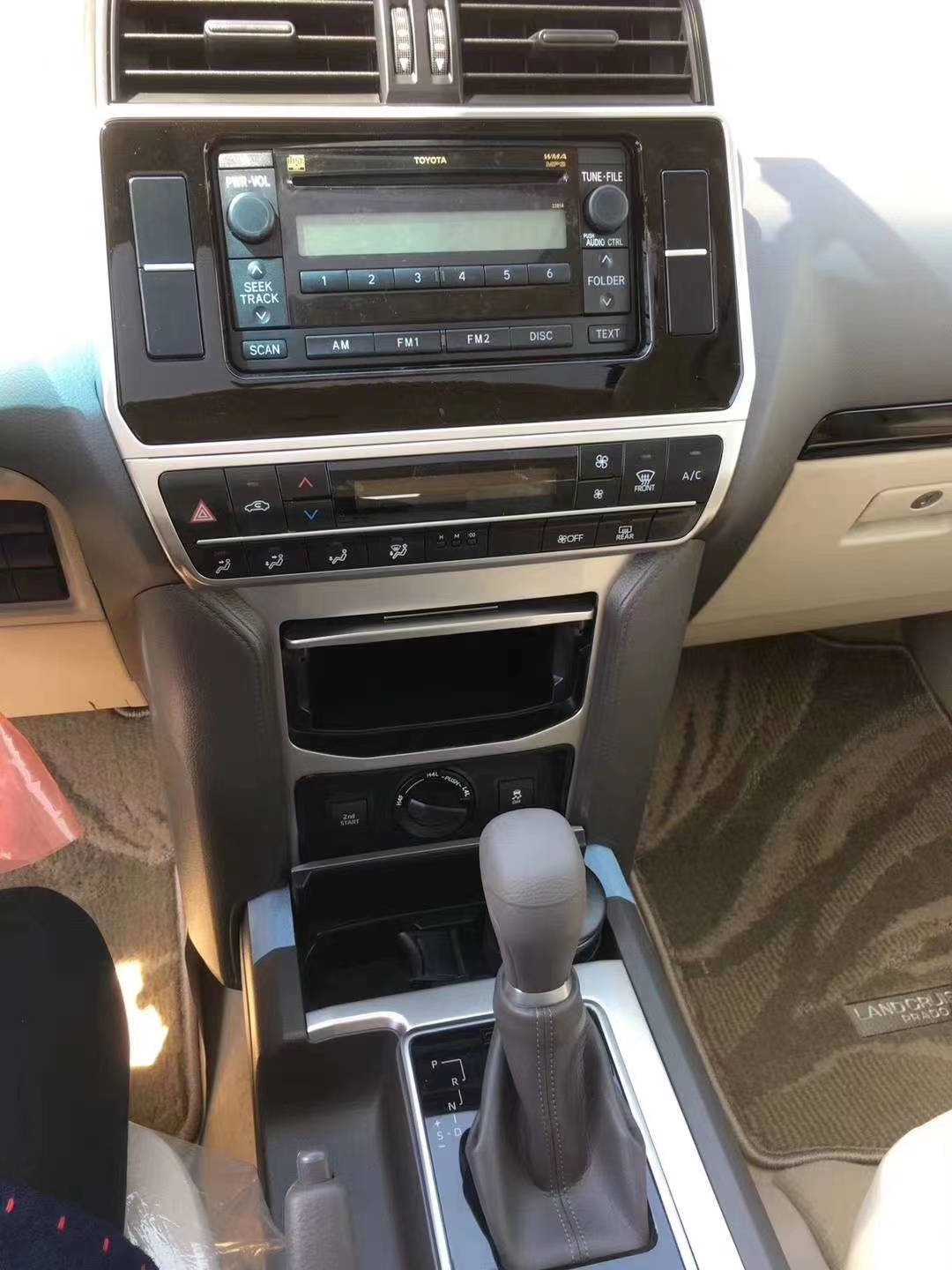 丰田霸道四驱豪华版落地价,丰田霸道七座全部车型价格