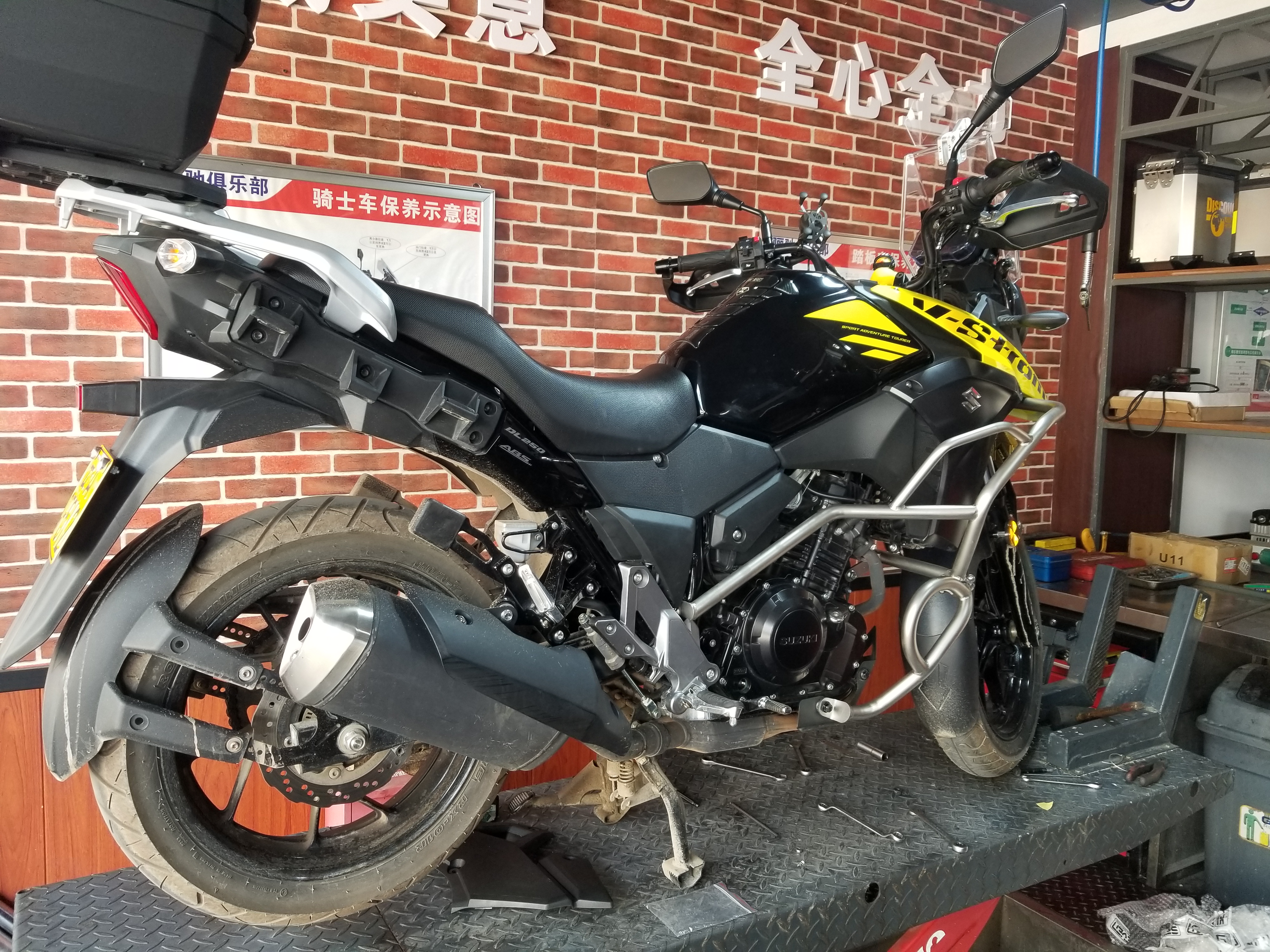 豪爵铃木dl250萝卜尾箱怎么安装,dl250夏德尾箱可以快拆吗