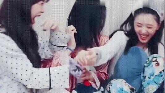 虞书欣对赵小棠撒娇,当赵小棠遇到虞书欣