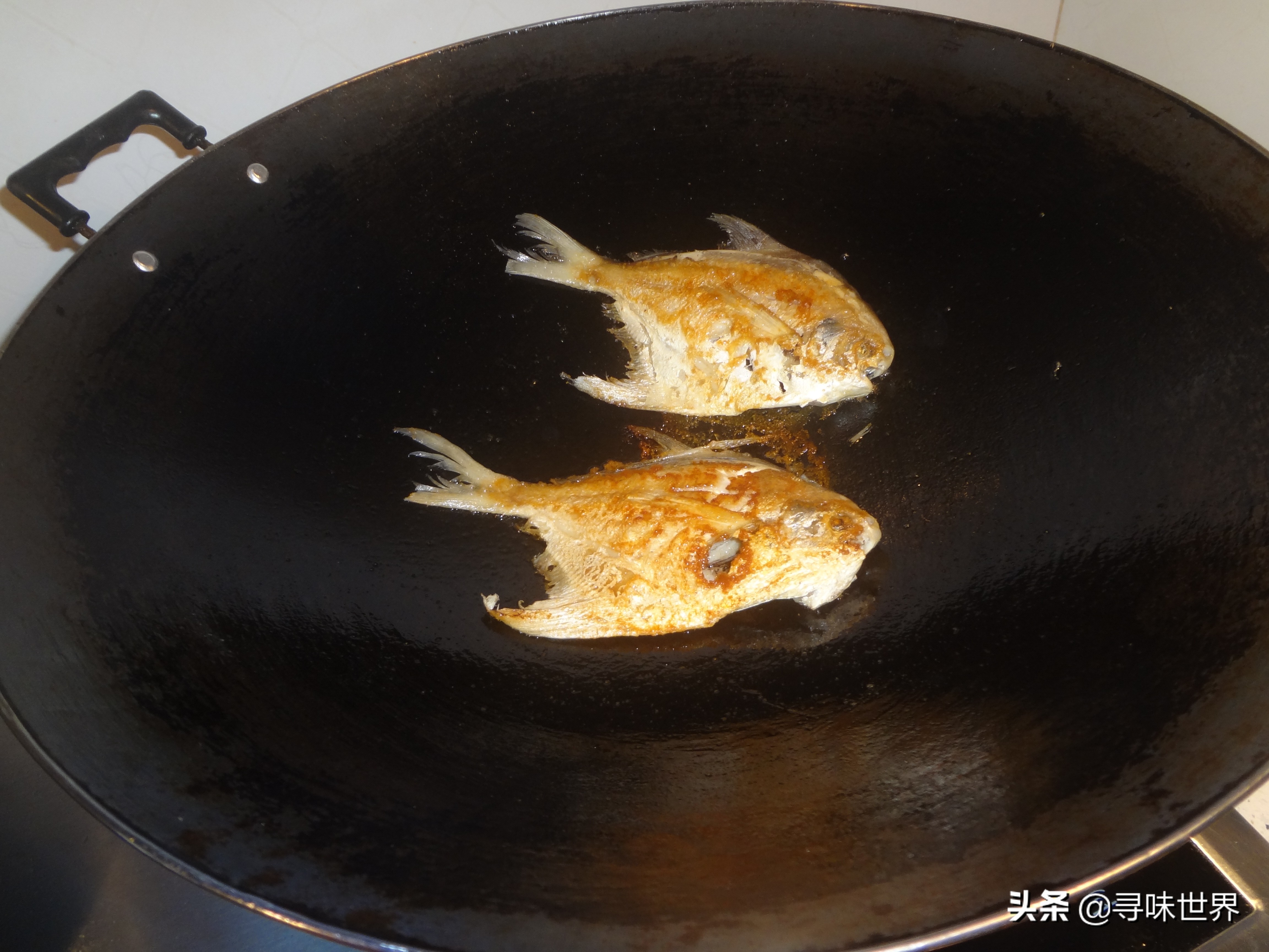 铁锅煎鱼如何防粘锅,煎鱼粘锅用什么办法不粘锅