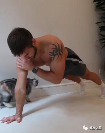 神似top的腹肌男,酷似海王的男模