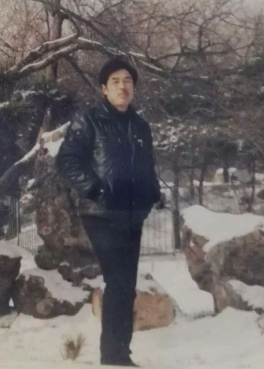 领跑一堆年轻小伙！68岁大爷北马2小时54分，配速408！