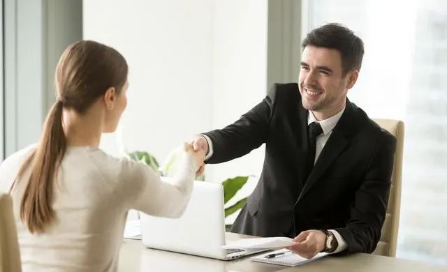 职场上,你被同事孤立了怎么办?高情商的人,都从这3点分析应对