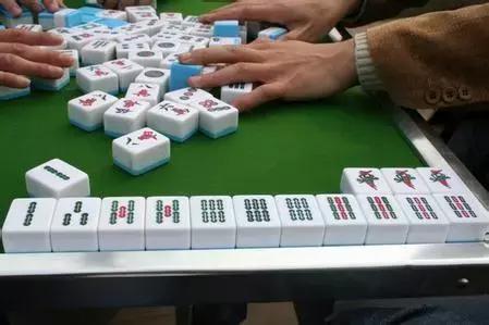 当打麻将牌风不好的时候怎么度过,打麻将怎样才能扰乱对手的心态
