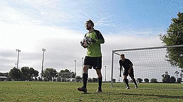 十个足球比赛常用过人教学,球场上的经典技巧大家都学一学吧